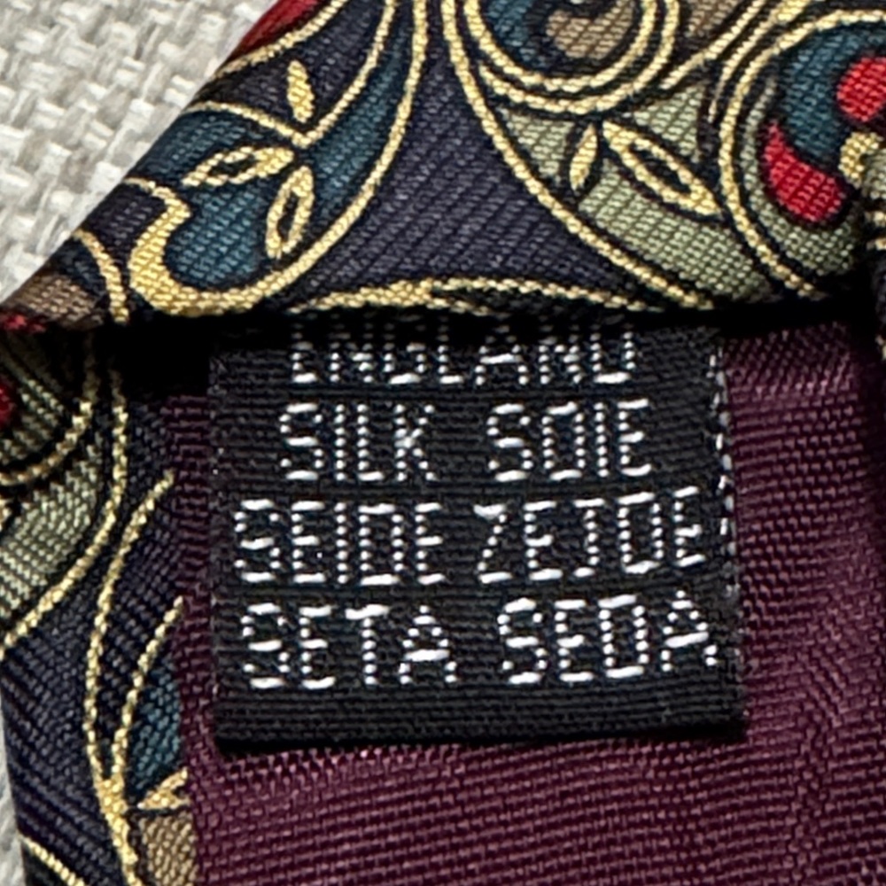 EUC Men’s Silk Tie-British Museum Made in England-Reds/Greens/Golds - Picture 6 of 6